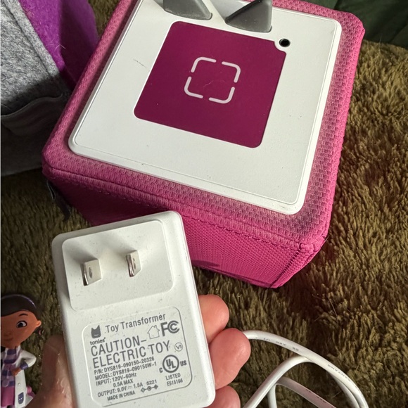 Tonies Storyteller with Purple / Gray Storage Tote and Characters - Picture 3 of 3